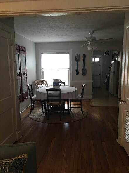Dining room - 365 Spahr St