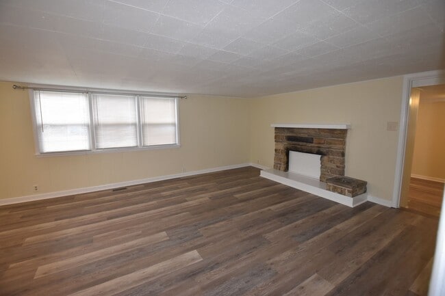 Building Photo - 2 Bedroom Home For Rent Fortville IN