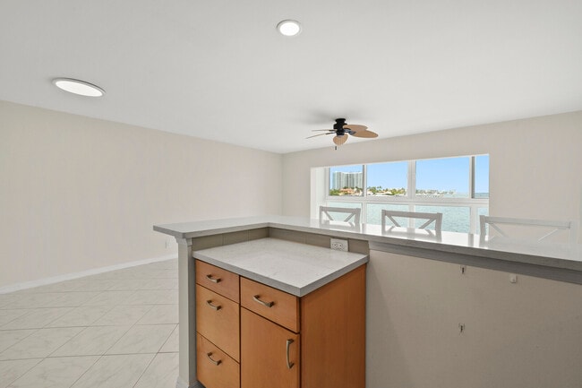 Building Photo - 400 Wilma Cir