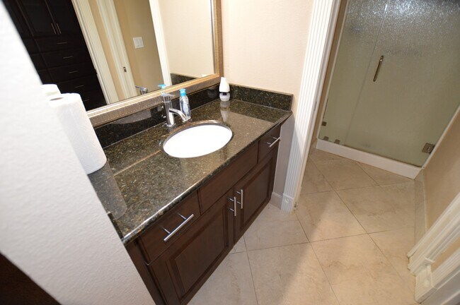 Building Photo - 230 E Flamingo Rd