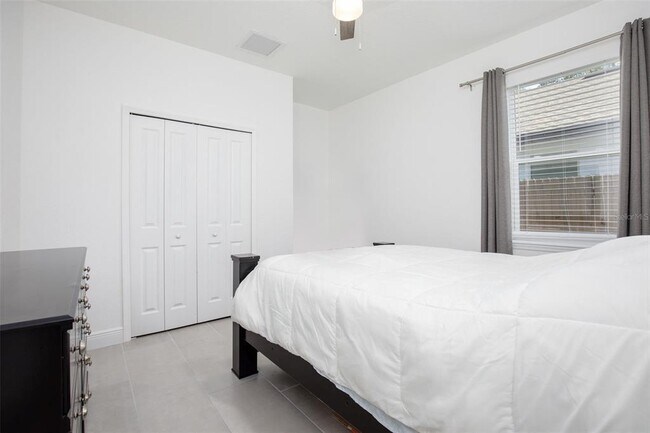 Building Photo - 1808 E Comanche Ave