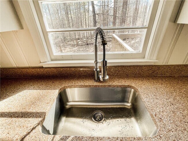 Building Photo - 359 N Victoria Rd