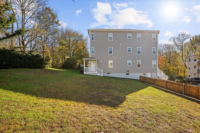 Building Photo - 9 Upsala St