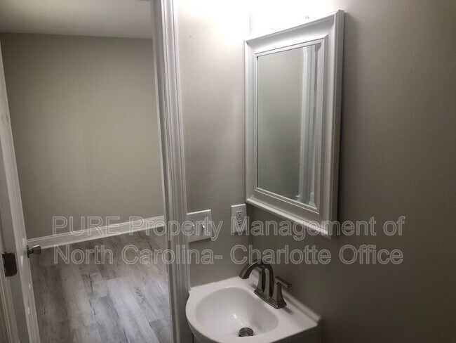 Building Photo - 805 Haywood St