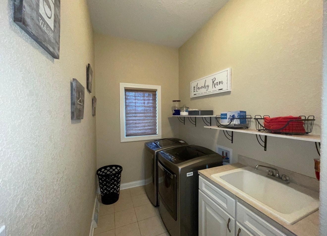 Building Photo - W209N11385 Reger Ct
