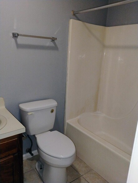 Building Photo - 14140 Azalea Park Ave