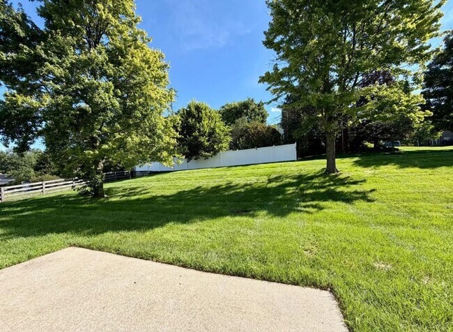 Building Photo - 6862 N Windwood Dr