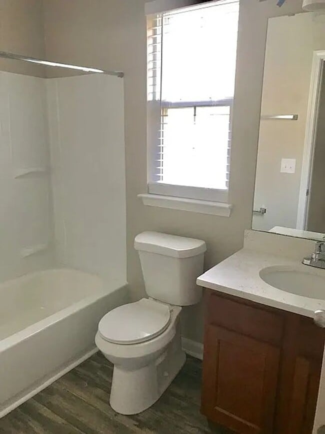 Building Photo - MUST SEE this Gorgeous 5 Beds 3 Bath home ...