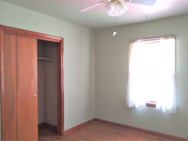 Building Photo - Charming 3 Bedroom Home on a Quiet Street!