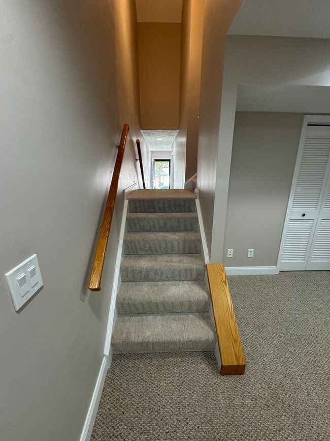 Building Photo - 2 Bed 2 full and 2 1/2 Bath- Imperial PA