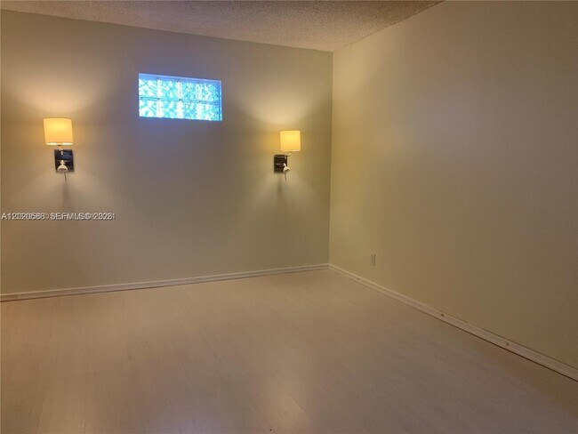 Building Photo - 2731 Taft St