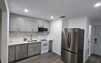 Building Photo - 4513 S Oak Dr