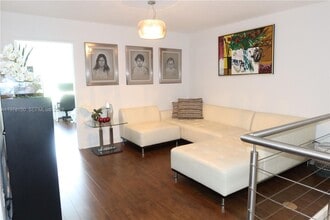 Building Photo - 10923 NW 70th St