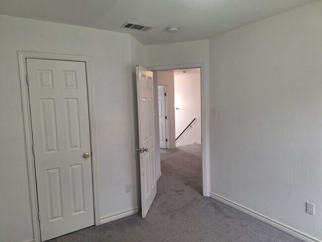 Building Photo - 2621 Lee Ave