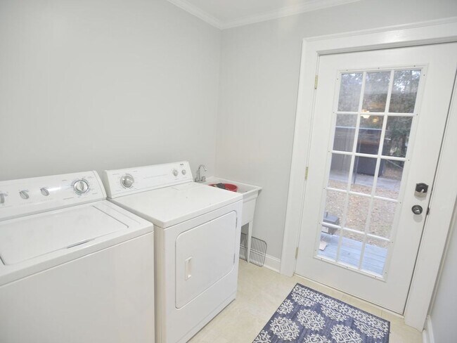 Building Photo - Charming 2BR/1.5BA Home in West Ashley – W...