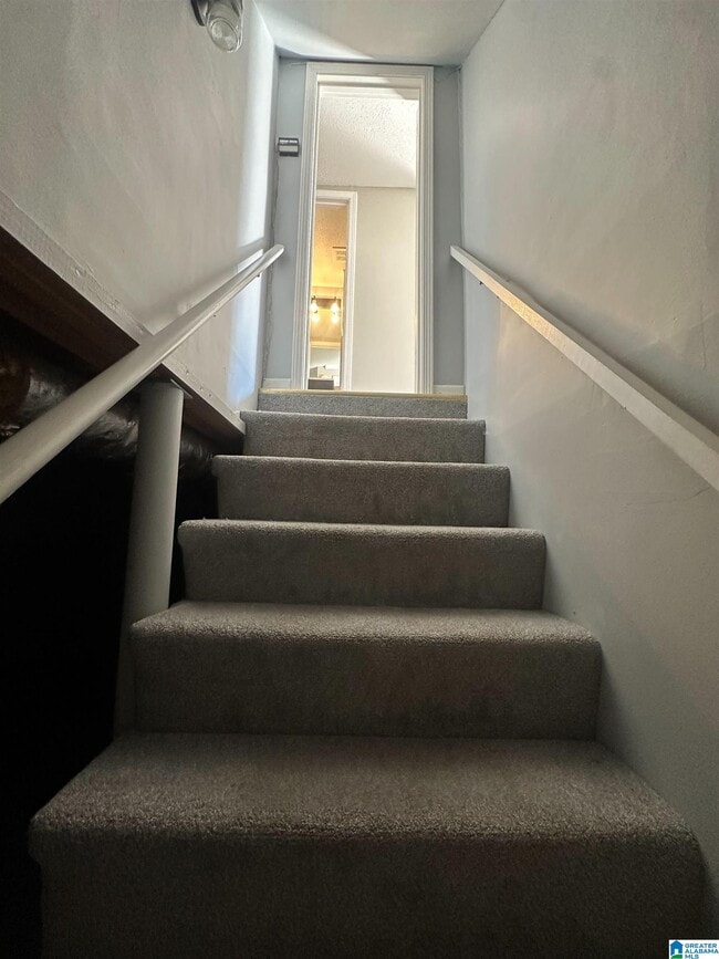 Building Photo - 839 Linbard Ln