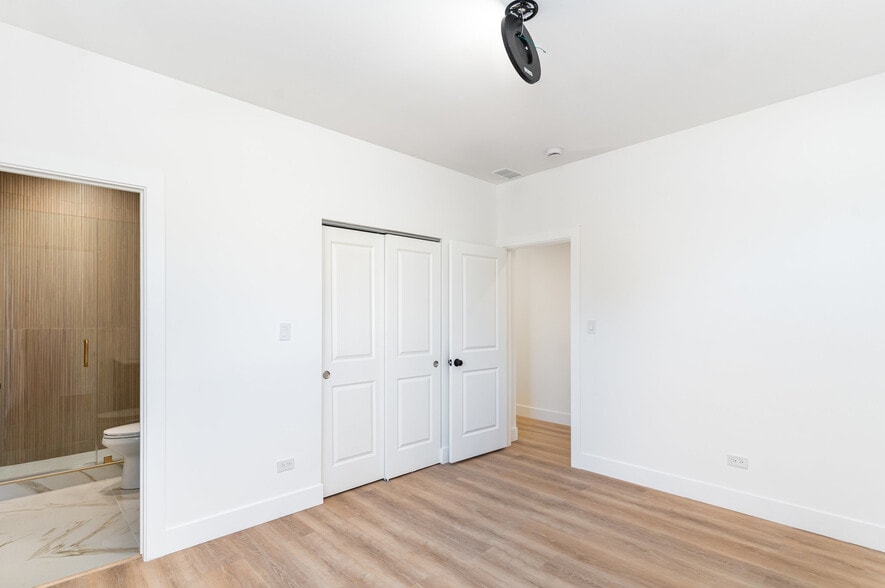 Building Photo - 2132 S Fairfield Ave