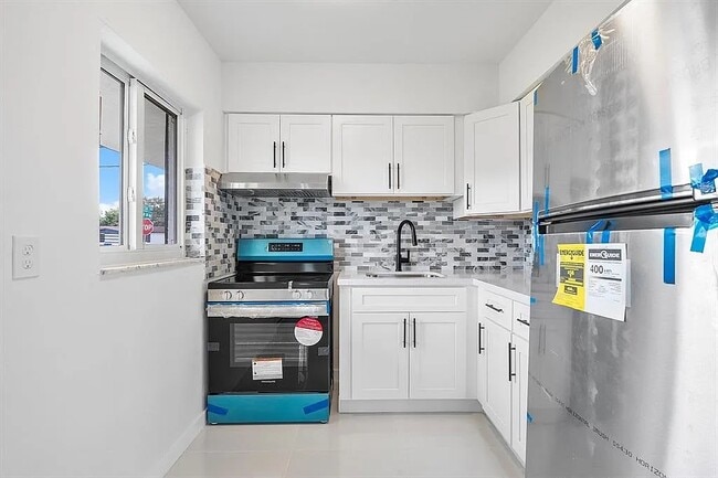 Building Photo - 1901 NW 14th Ave