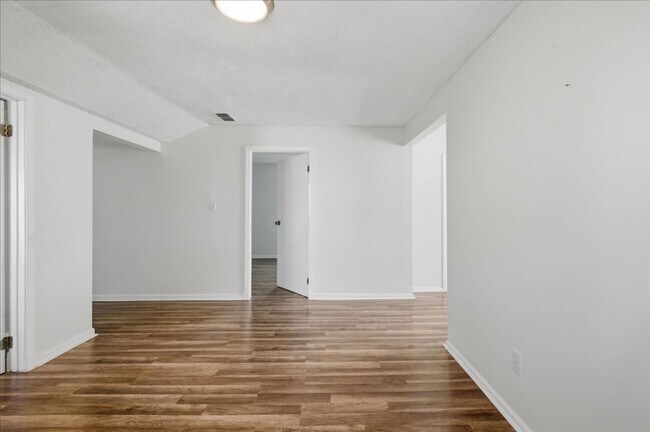 Building Photo - 3027 Alice Ave