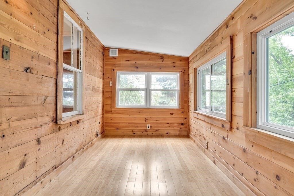 Building Photo - 9 Victoria St