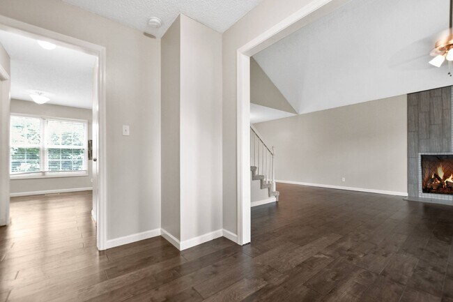 Building Photo - Pet Friendly Three Bedroom!