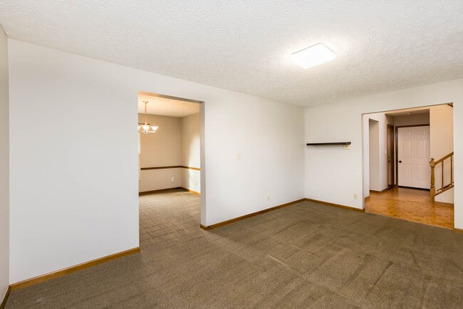 Building Photo - 6085 Tara Hill Dr