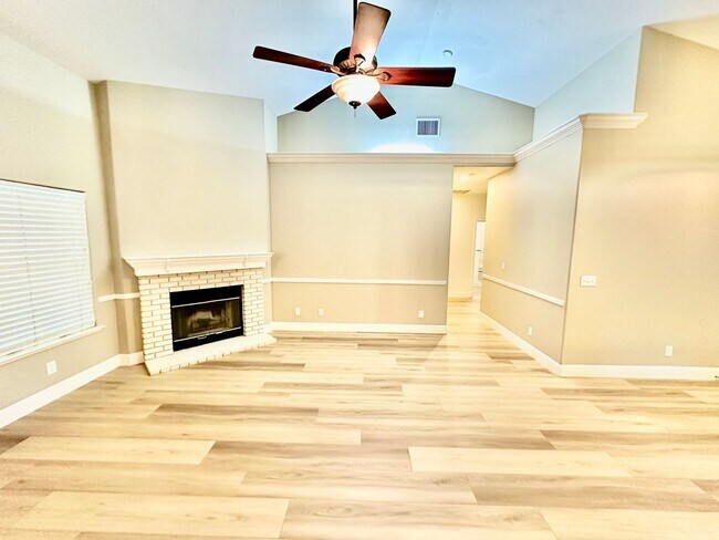 Building Photo - North Clovis 3/2 Near Buchanan Education C...