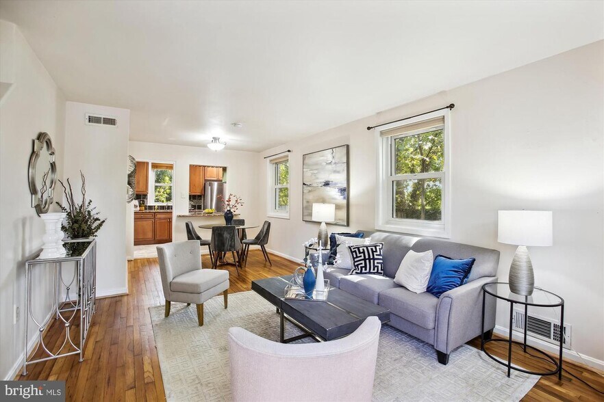 Building Photo - 127 Dale St