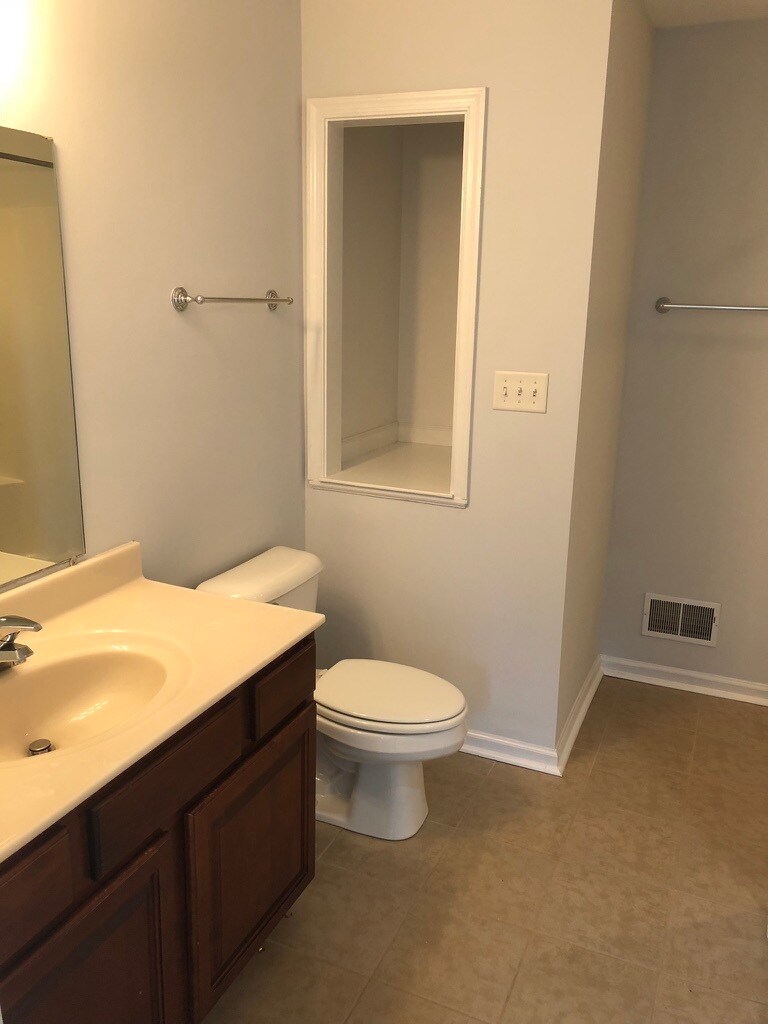 Building Photo - 68 Baltusrol Dr