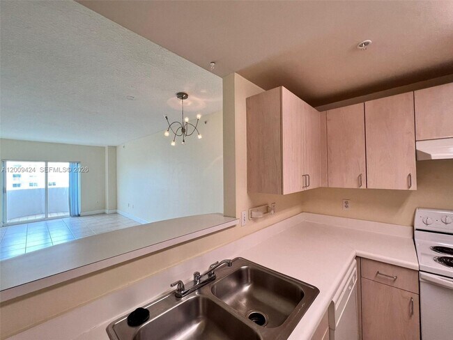 Building Photo - 50 Menores Ave