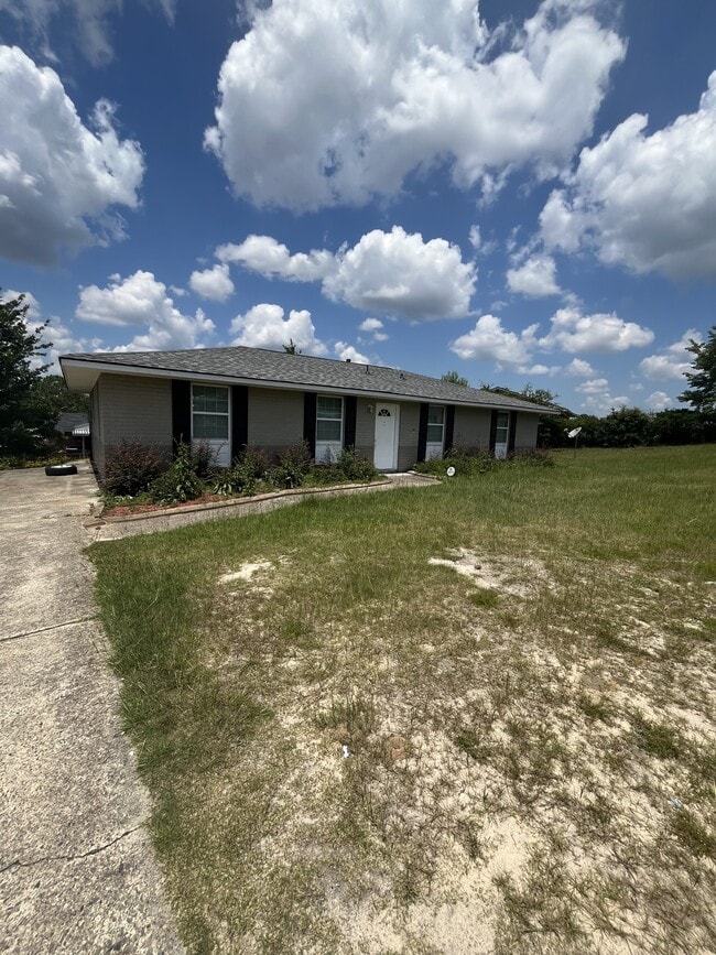 Building Photo - 2529 Kensington Dr E