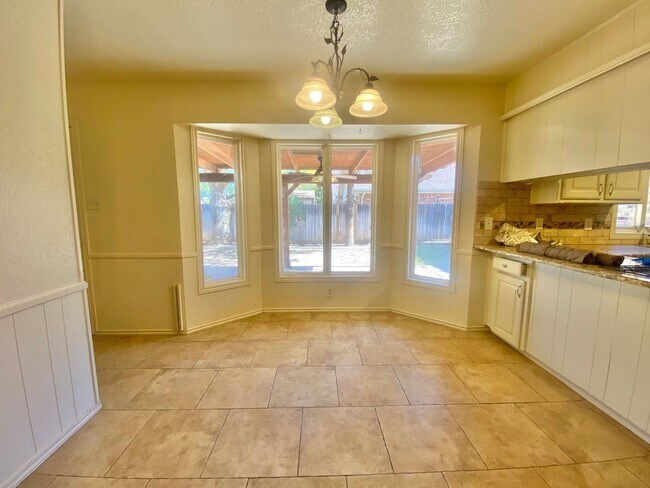 Building Photo - Great 5 bedroom home near LCU now available