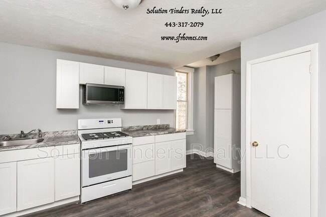 Building Photo - 2740 Parkwood Ave