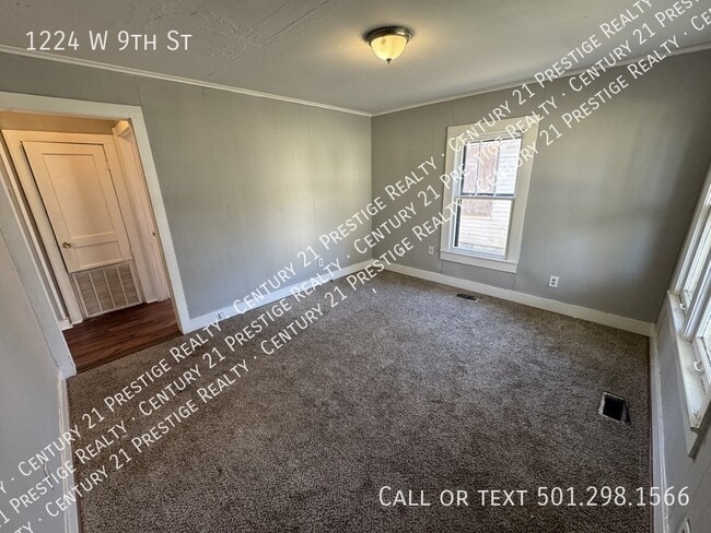 Building Photo - 1224 W 9th St