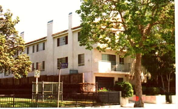 Primary Photo - 7327 Willoughby Ave