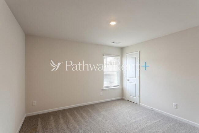 Building Photo - 608 Mackenzie Cv