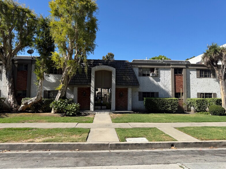 Building Photo - 10970 Bluffside Dr