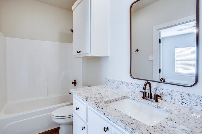 Building Photo - Wonderful Townhome in Cooper District!