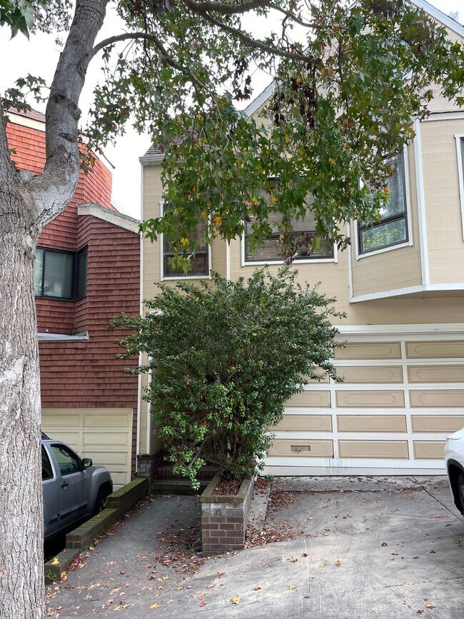 Primary Photo - 058 (1262-64 Stanyan)