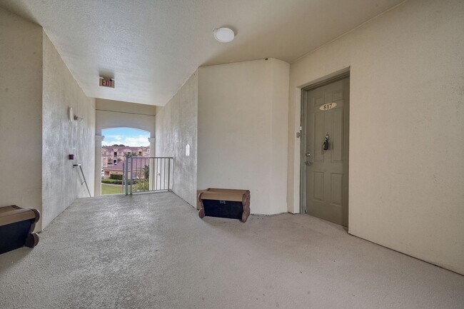 Building Photo - Beautiful 3/2 Condo in Davenport! Water and basic internet included!