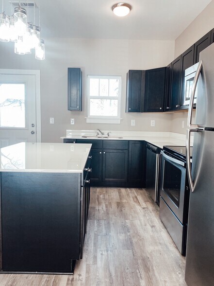 Building Photo - 272 Halo Dr