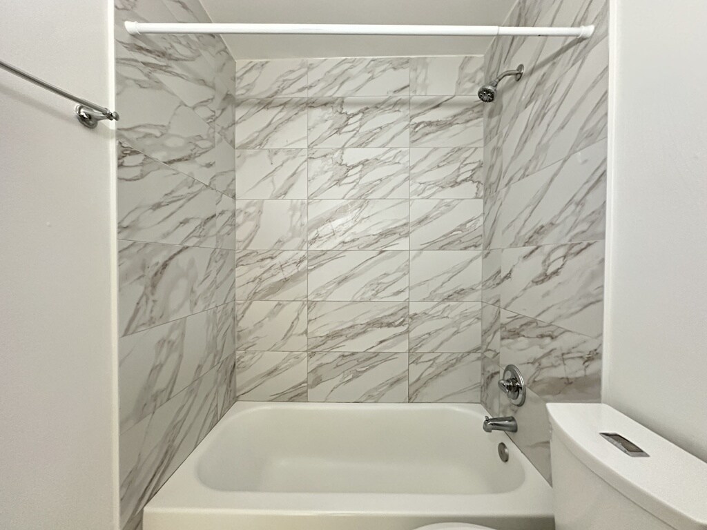 Building Photo - 663 W Grace St