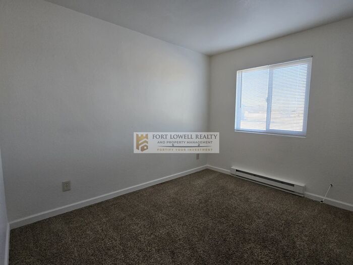 Building Photo - 330 E Corona Rd