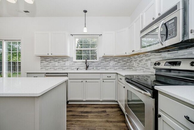 Building Photo - 6563 Enclave Blvd