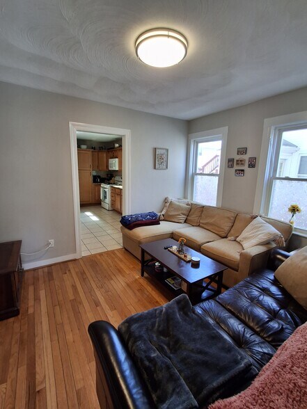 Building Photo - 24 French St