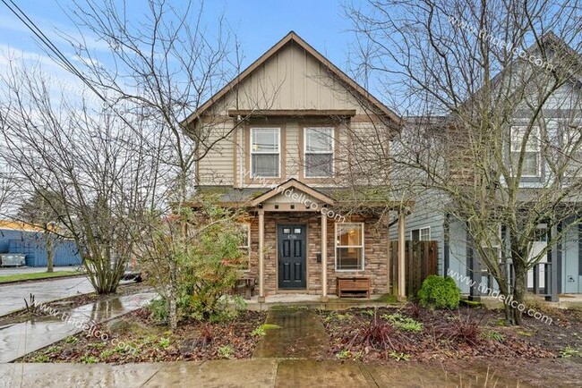 Primary Photo - Pet Friendly 3-Story House with Modern Upg...