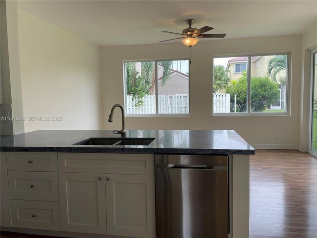 Building Photo - 784 Chimney Rock Rd