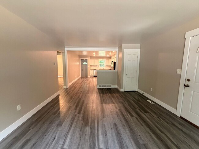 Building Photo - 5729 Ridgebrook Ave SE