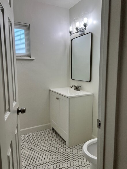 Bathroom - 2516 Drake St