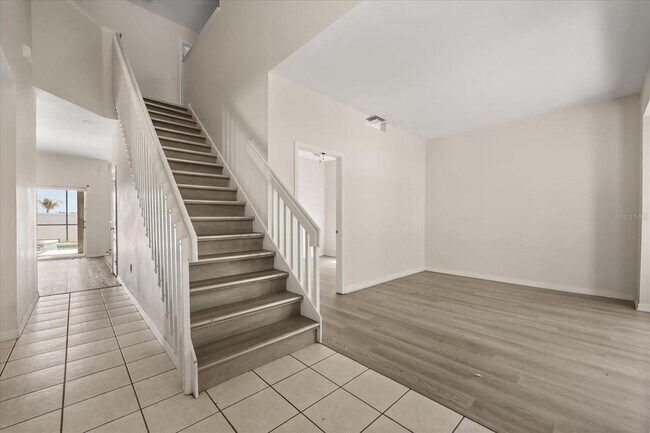 Building Photo - 628 Henley Cir